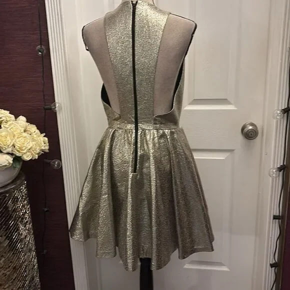Alice+Olivia Gold Metallic Sleeveless Dress, US8 - Picture 10 of 13